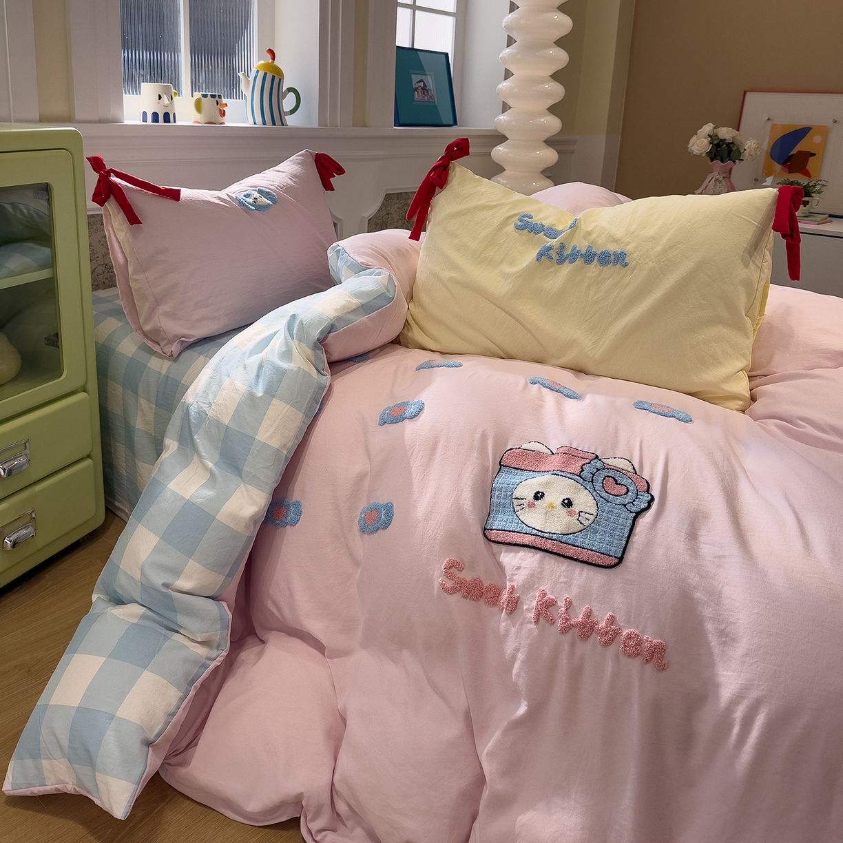 91家纺网 家纺一手货源 找家纺 盼季家纺 2026新款毛巾绣四件套蝴蝶结系列 蝴蝶结毛巾绣-糖果喵咪