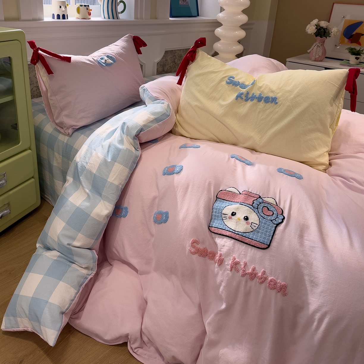 91家纺网 家纺一手货源 找家纺 盼季家纺 2026新款毛巾绣四件套蝴蝶结系列 蝴蝶结毛巾绣-糖果喵咪