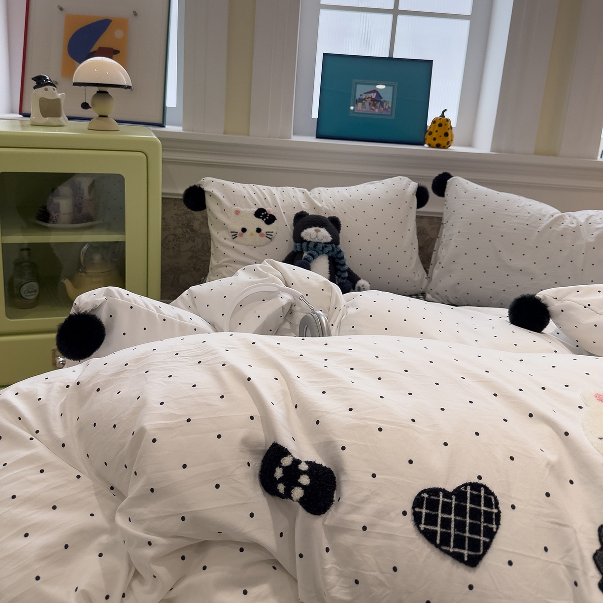 91家纺网 家纺一手货源 找家纺 盼季家纺 2026新款毛巾绣四件套波点系列 毛巾绣-白波猫咪酱