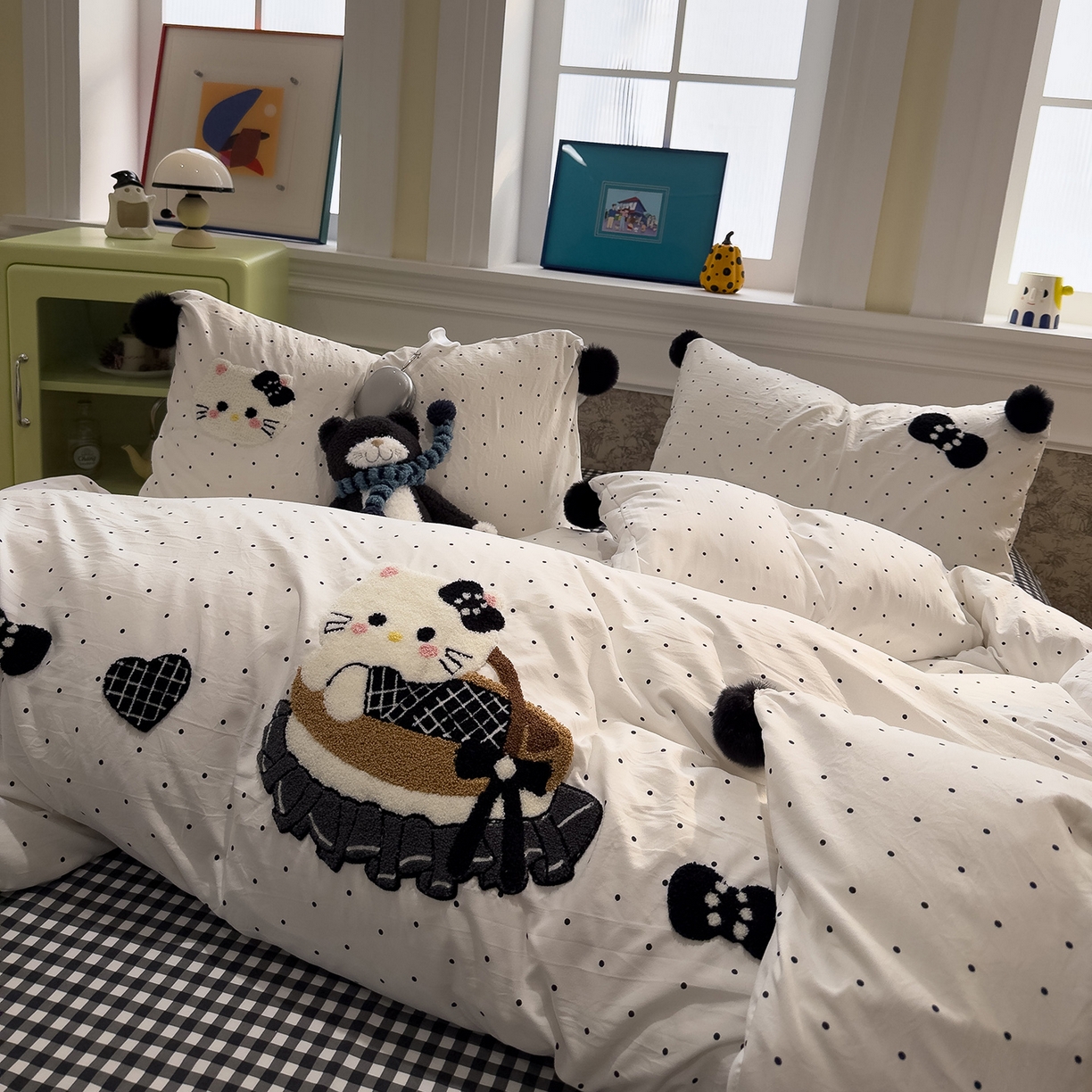 91家纺网 家纺一手货源 找家纺 盼季家纺 2026新款毛巾绣四件套波点系列 毛巾绣-白波猫咪酱