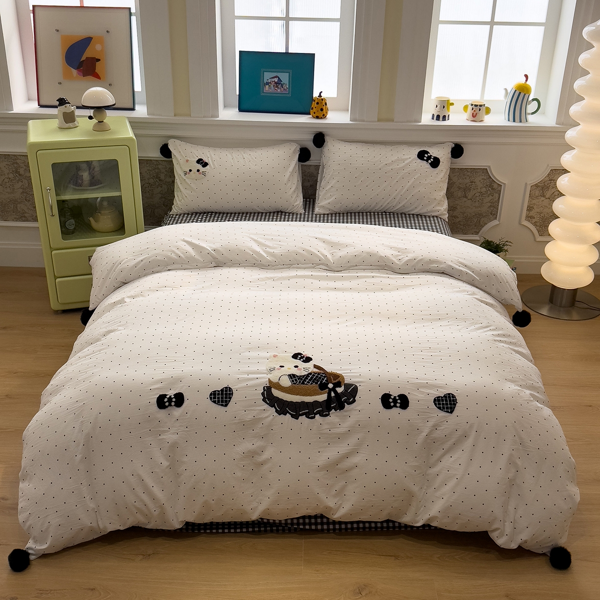 91家纺网 家纺一手货源 找家纺 盼季家纺 2026新款毛巾绣四件套波点系列 毛巾绣-白波猫咪酱