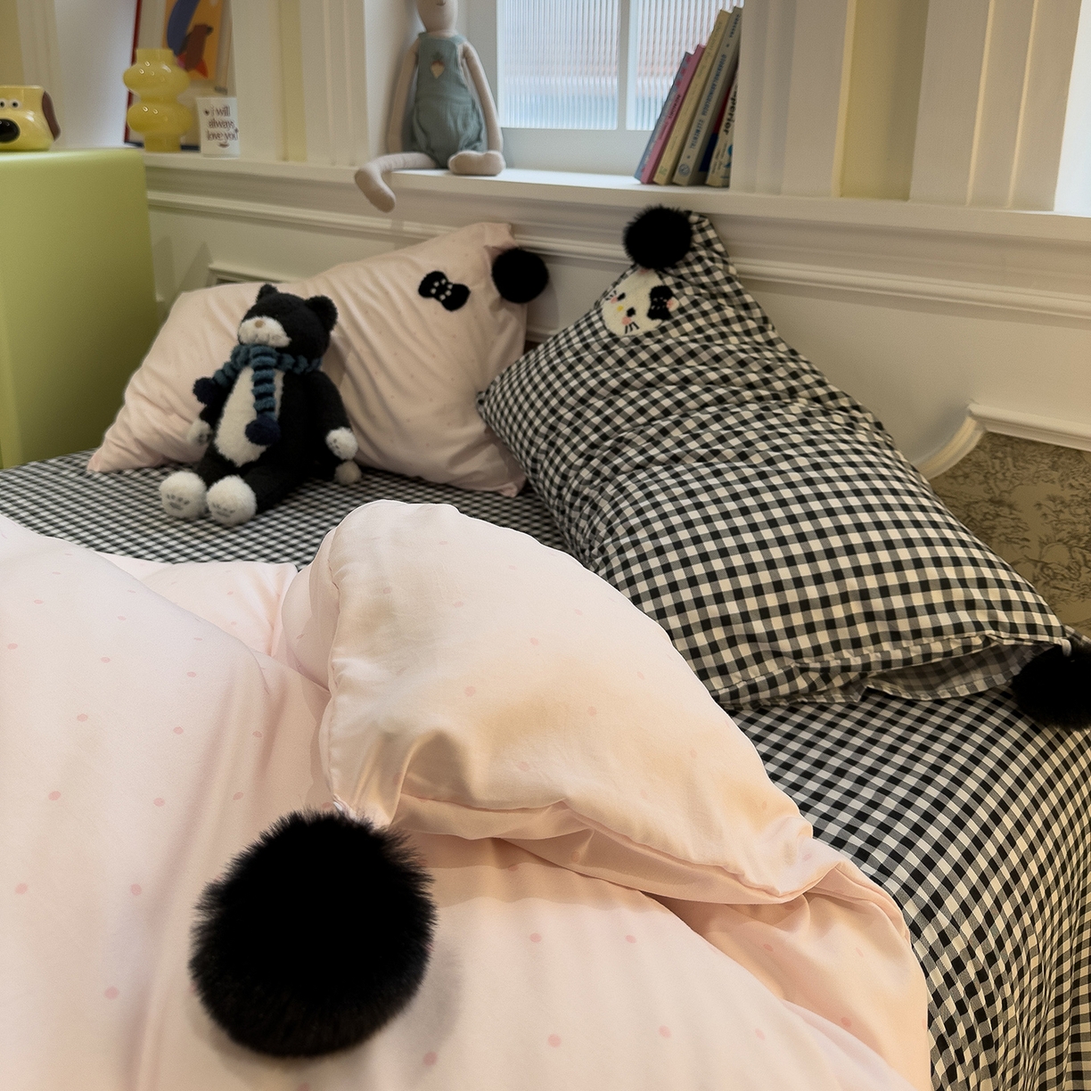 91家纺网 家纺一手货源 找家纺 盼季家纺 2026新款毛巾绣四件套波点系列 毛巾绣-粉波猫咪酱