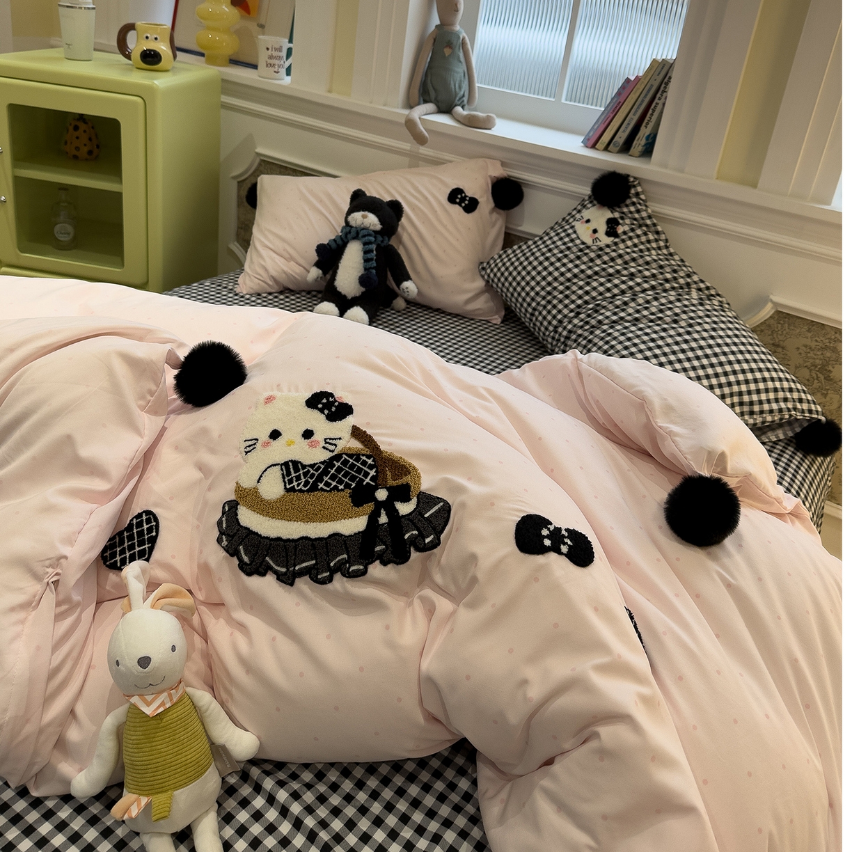 91家纺网 家纺一手货源 找家纺 盼季家纺 2026新款毛巾绣四件套波点系列 毛巾绣-粉波猫咪酱