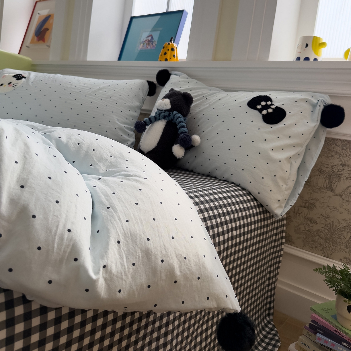 91家纺网 家纺一手货源 找家纺 盼季家纺 2026新款毛巾绣四件套波点系列 毛巾绣-蓝波猫咪酱