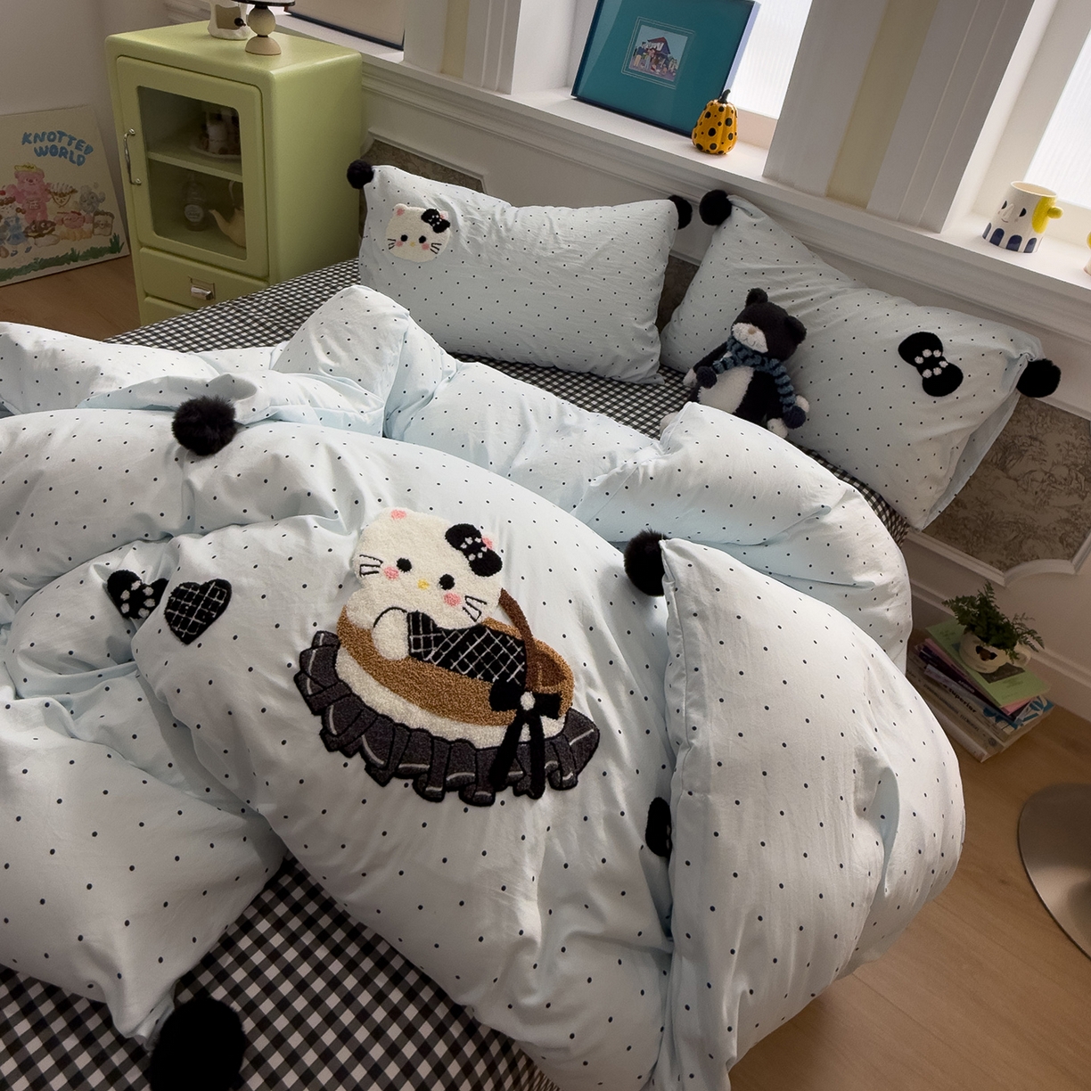 91家纺网 家纺一手货源 找家纺 盼季家纺 2026新款毛巾绣四件套波点系列 毛巾绣-蓝波猫咪酱