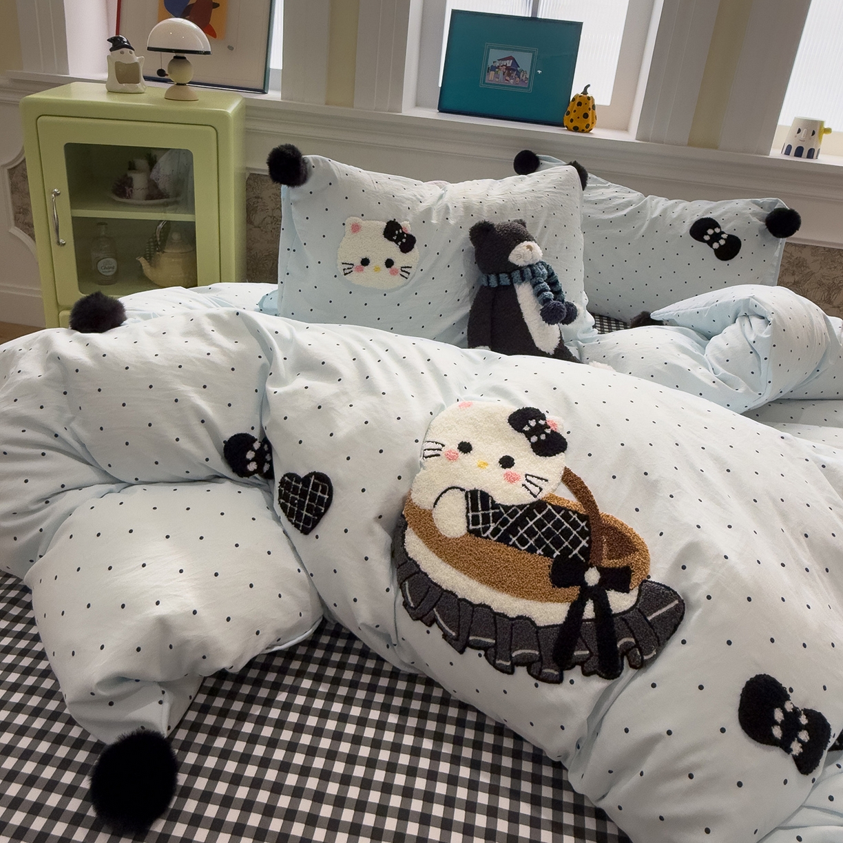 91家纺网 家纺一手货源 找家纺 盼季家纺 2026新款毛巾绣四件套波点系列 毛巾绣-蓝波猫咪酱