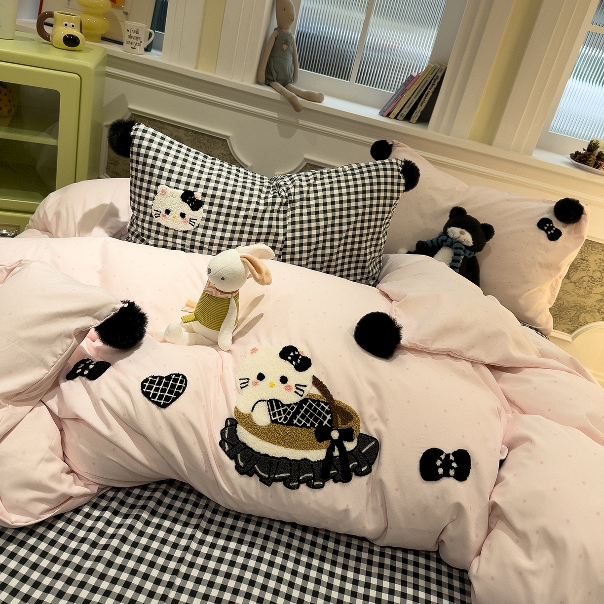 91家纺网 家纺一手货源 找家纺 盼季家纺 2026新款毛巾绣四件套波点系列 毛巾绣-粉波猫咪酱