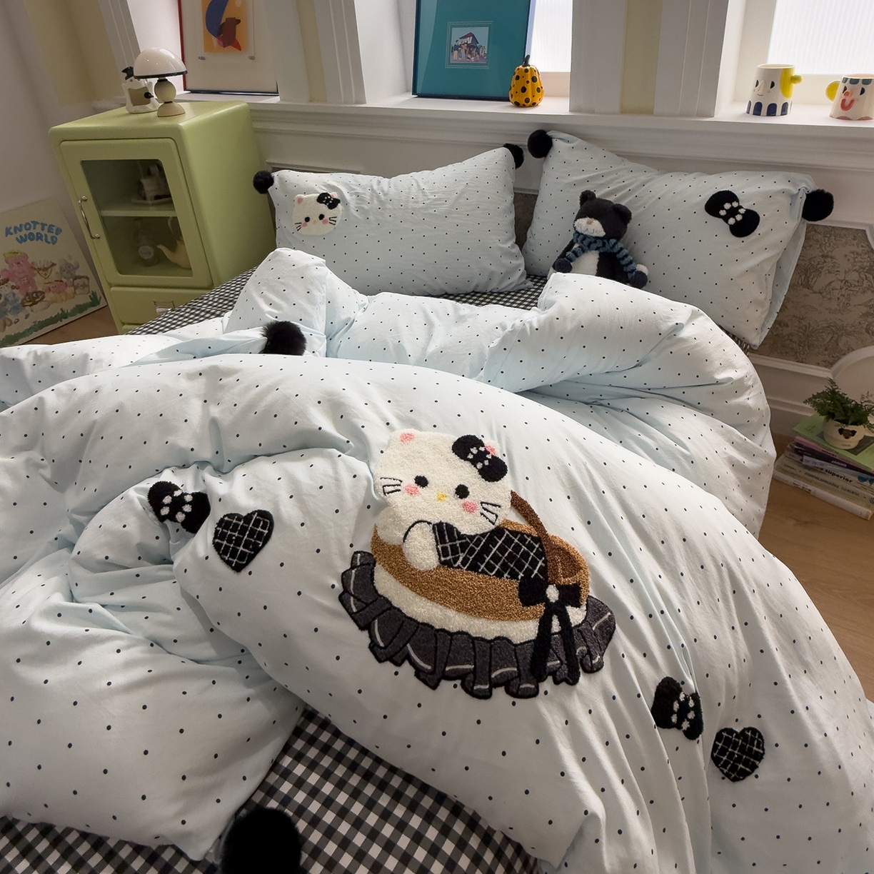 91家纺网 家纺一手货源 找家纺 盼季家纺 2026新款毛巾绣四件套波点系列 毛巾绣-蓝波猫咪酱