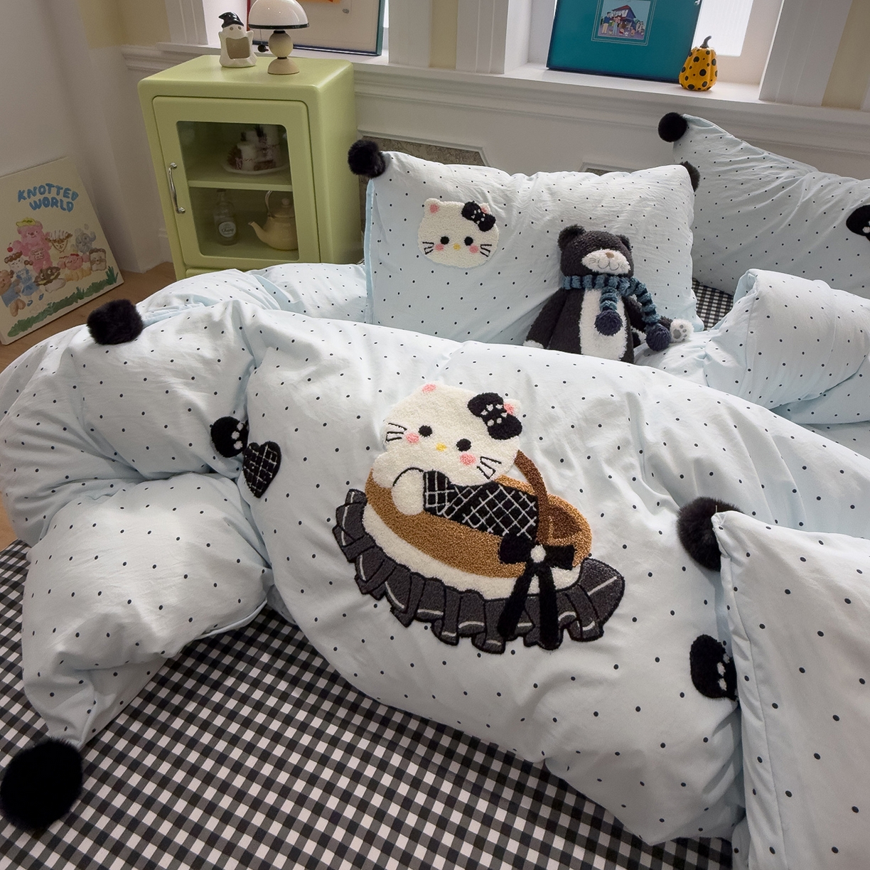 91家纺网 家纺一手货源 找家纺 盼季家纺 2026新款毛巾绣四件套波点系列 毛巾绣-蓝波猫咪酱