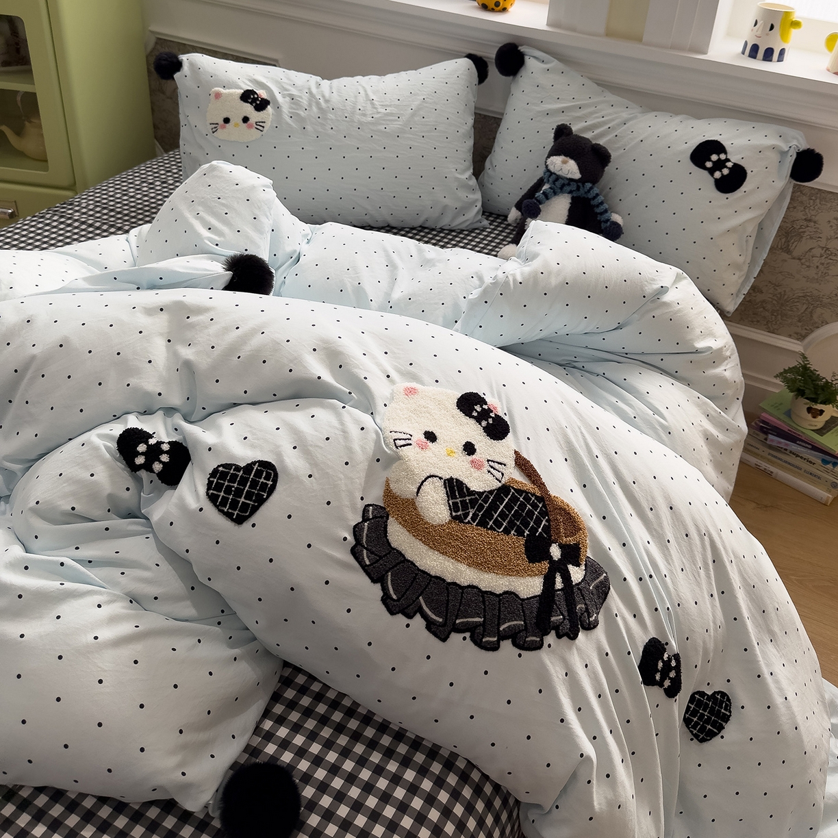 91家纺网 家纺一手货源 找家纺 盼季家纺 2026新款毛巾绣四件套波点系列 毛巾绣-蓝波猫咪酱