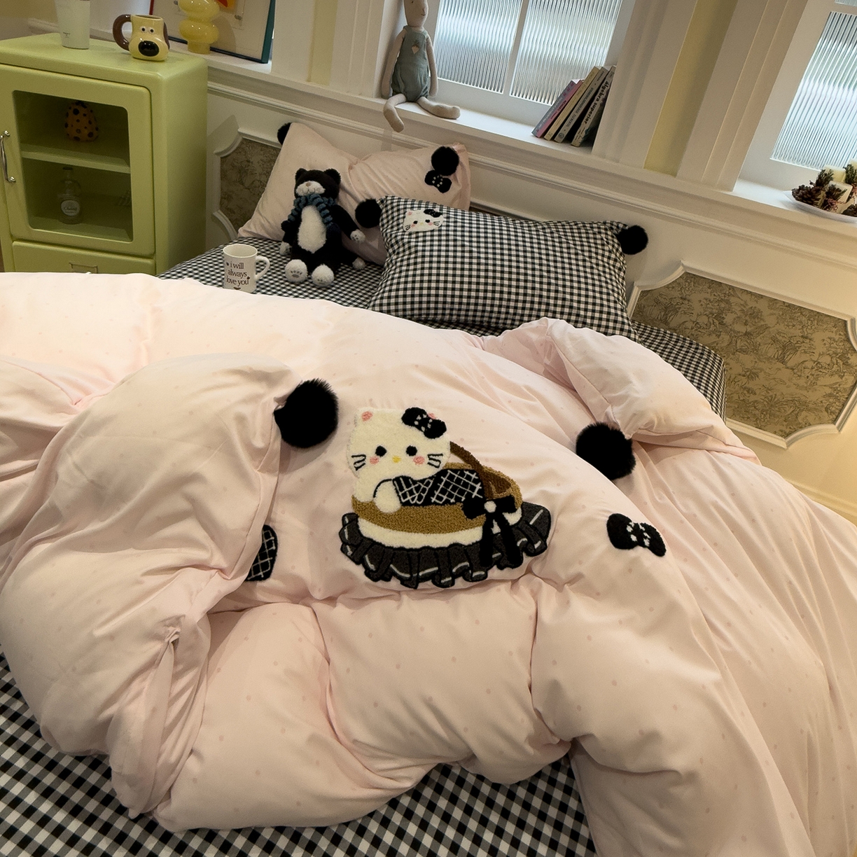 91家纺网 家纺一手货源 找家纺 盼季家纺 2026新款毛巾绣四件套波点系列 毛巾绣-粉波猫咪酱