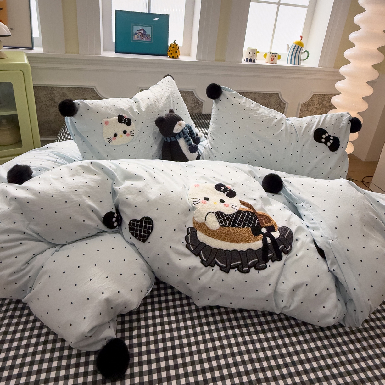 91家纺网 家纺一手货源 找家纺 盼季家纺 2026新款毛巾绣四件套波点系列 毛巾绣-蓝波猫咪酱