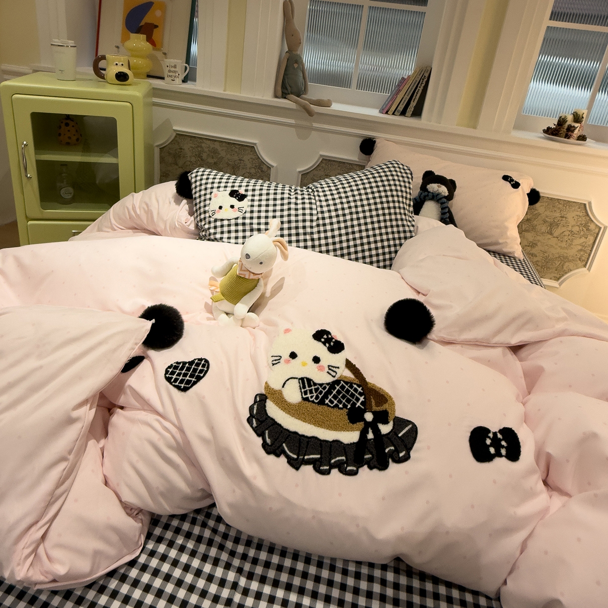 91家纺网 家纺一手货源 找家纺 盼季家纺 2026新款毛巾绣四件套波点系列 毛巾绣-粉波猫咪酱