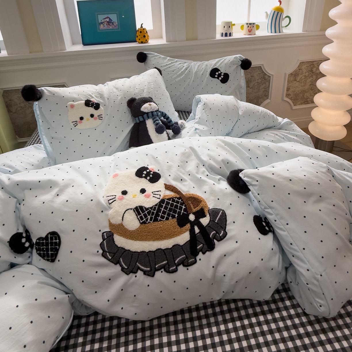 91家纺网 家纺一手货源 找家纺 盼季家纺 2026新款毛巾绣四件套波点系列 毛巾绣-蓝波猫咪酱