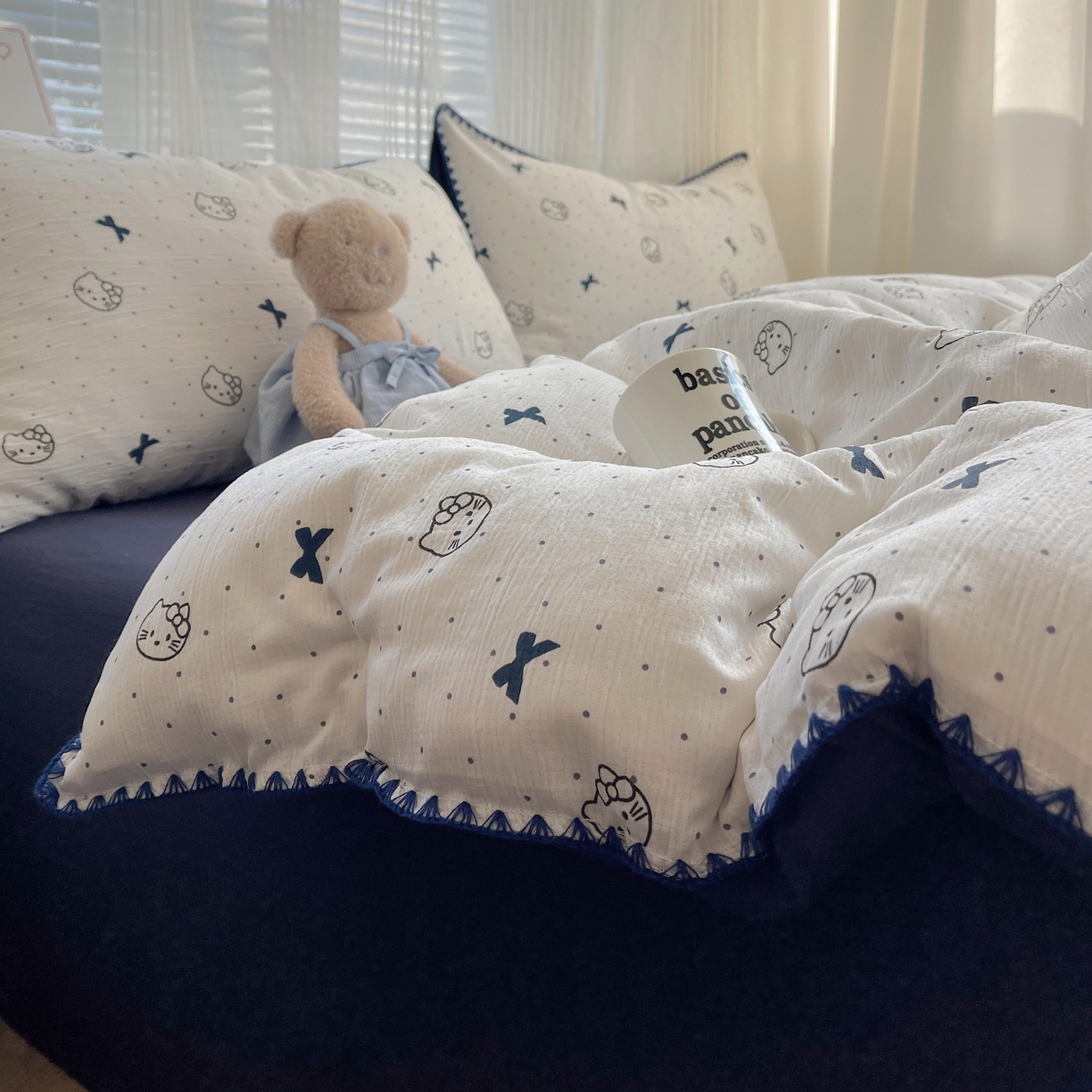 91家纺网 家纺一手货源 找家纺 顾里家纺 2026春夏新款ins韩风印花贝壳针双层纱四件套 啵啵猫咪