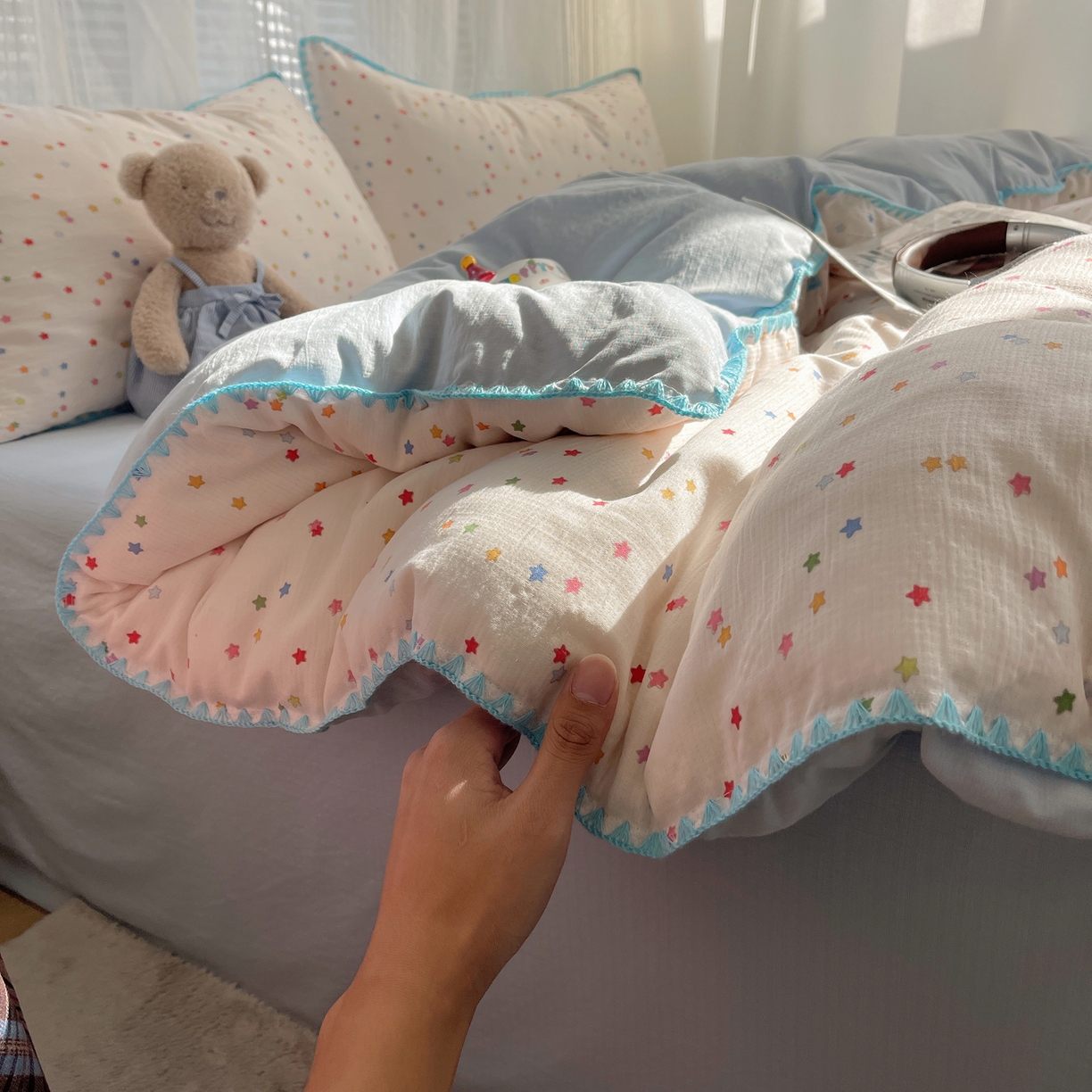 91家纺网 家纺一手货源 找家纺 顾里家纺 2026春夏新款ins韩风印花贝壳针双层纱四件套 治愈星星