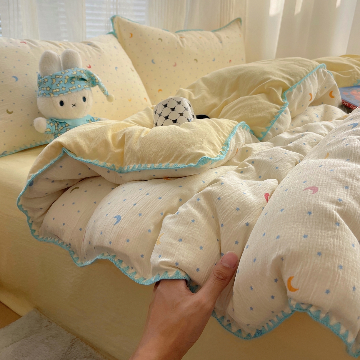 91家纺网 家纺一手货源 找家纺 顾里家纺 2026春夏新款ins韩风印花贝壳针双层纱四件套 星月童话