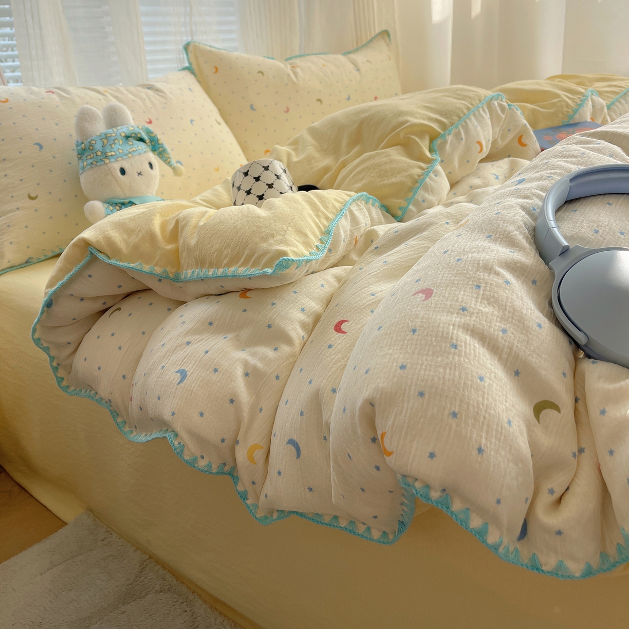 91家纺网 家纺一手货源 找家纺 顾里家纺 2026春夏新款ins韩风印花贝壳针双层纱四件套 星月童话