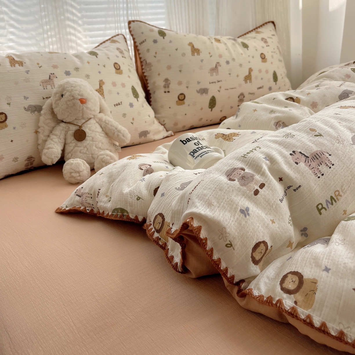 91家纺网 家纺一手货源 找家纺 顾里家纺 2026春夏新款ins韩风印花贝壳针双层纱四件套 治愈动物