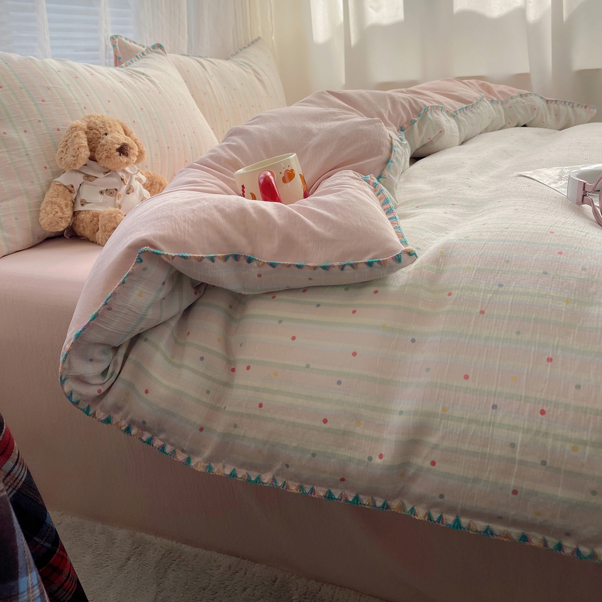 91家纺网 家纺一手货源 找家纺 顾里家纺 2026春夏新款ins韩风印花贝壳针双层纱四件套 彩色啵啵