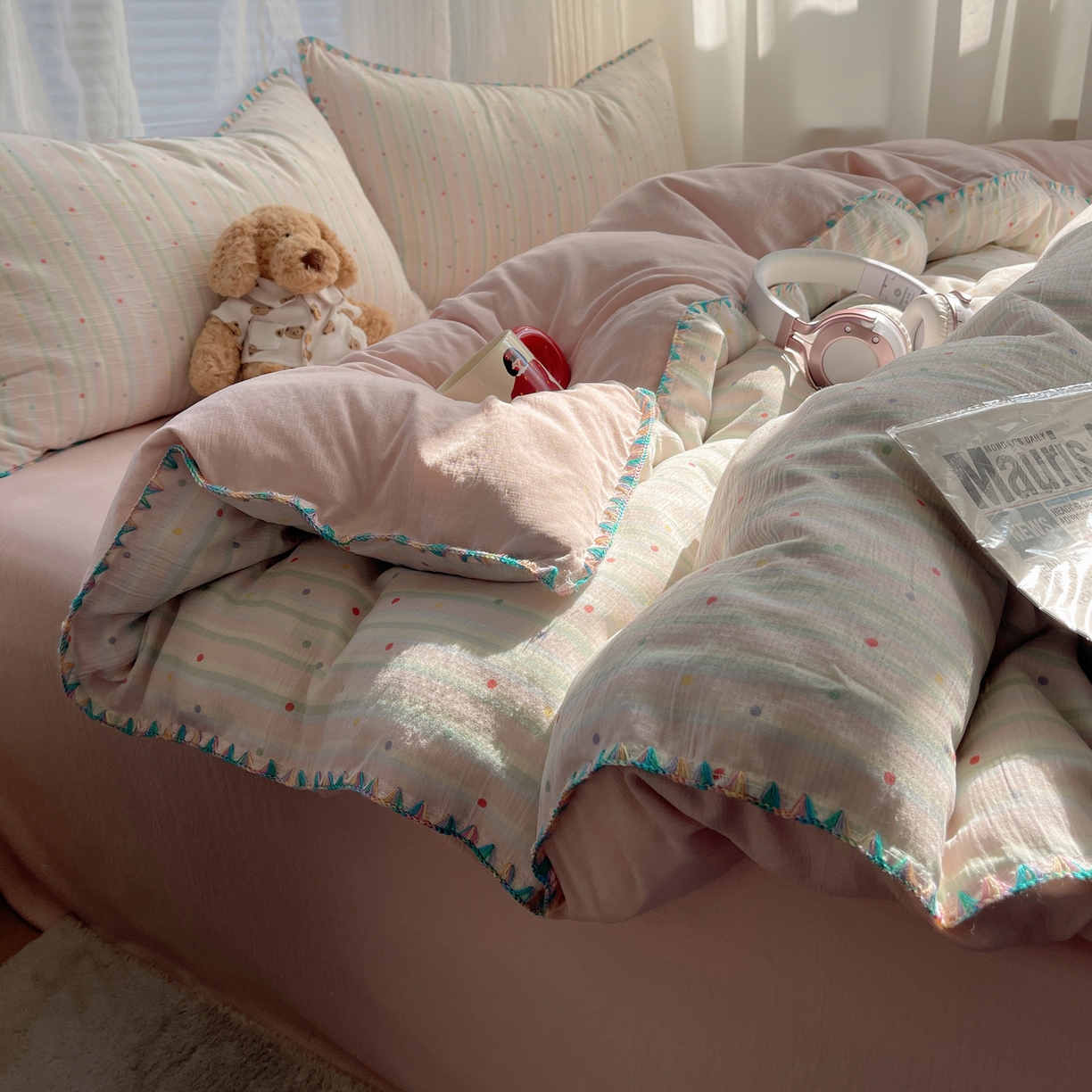 91家纺网 家纺一手货源 找家纺 顾里家纺 2026春夏新款ins韩风印花贝壳针双层纱四件套 彩色啵啵