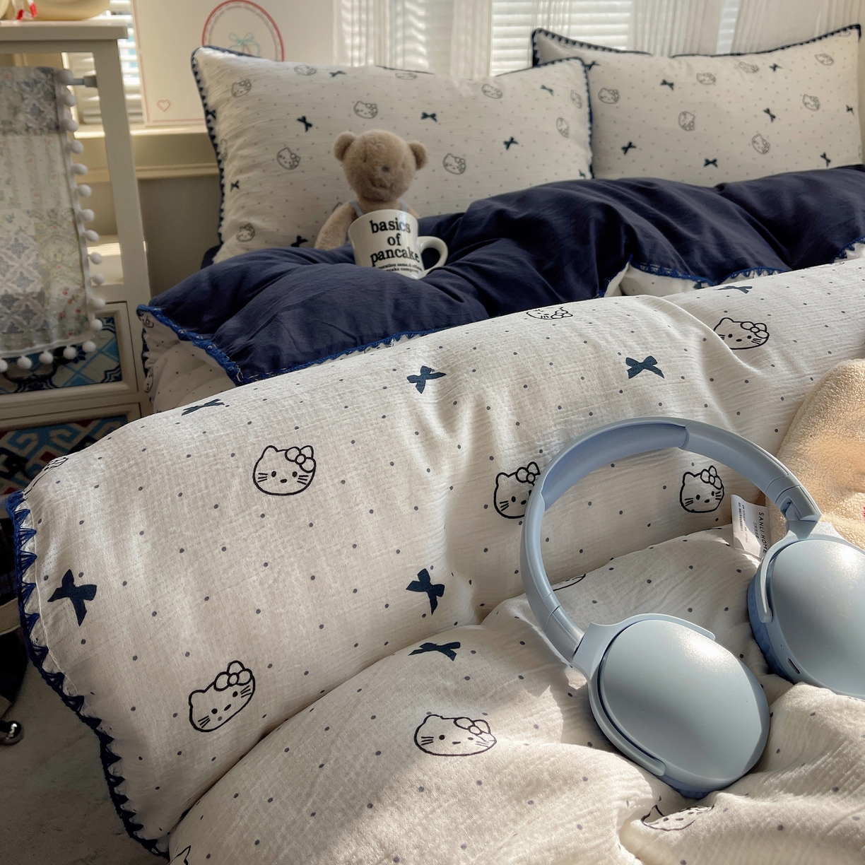 91家纺网 家纺一手货源 找家纺 顾里家纺 2026春夏新款ins韩风印花贝壳针双层纱四件套 啵啵猫咪