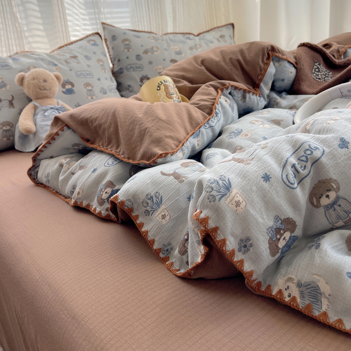 91家纺网 家纺一手货源 找家纺 顾里家纺 2026春夏新款ins韩风印花贝壳针双层纱四件套 雪瑞纳仔