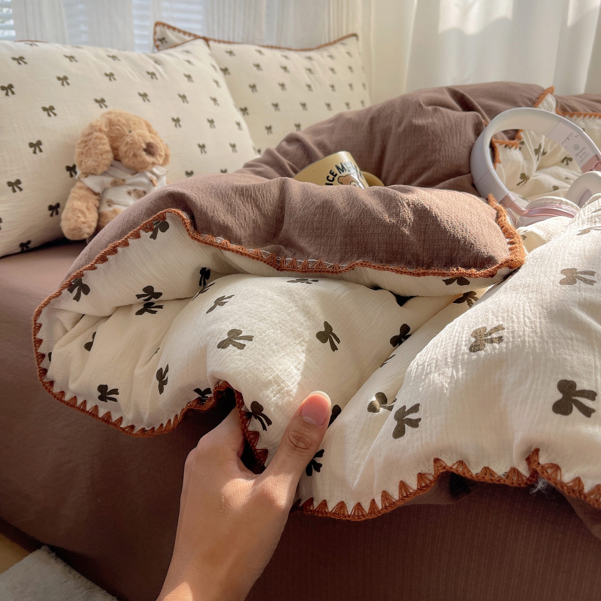 91家纺网 家纺一手货源 找家纺 顾里家纺 2026春夏新款ins韩风印花贝壳针双层纱四件套 啵啵蝴蝶结