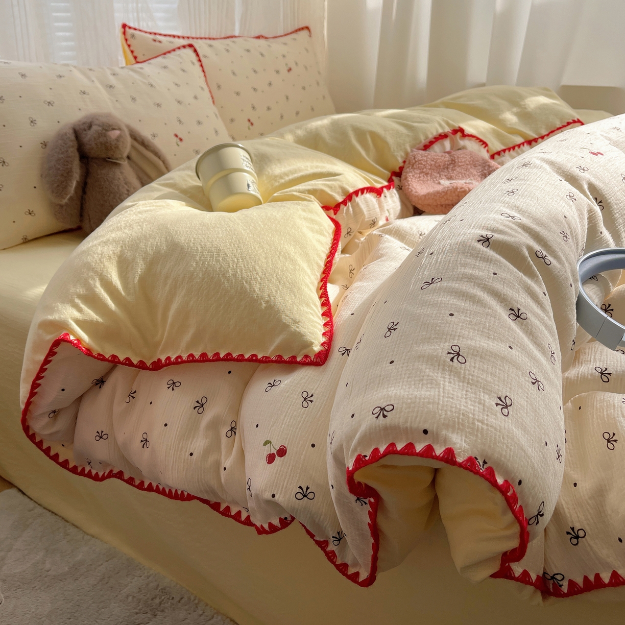 91家纺网 家纺一手货源 找家纺 顾里家纺 2026春夏新款ins韩风印花贝壳针双层纱四件套 樱桃蝴蝶结