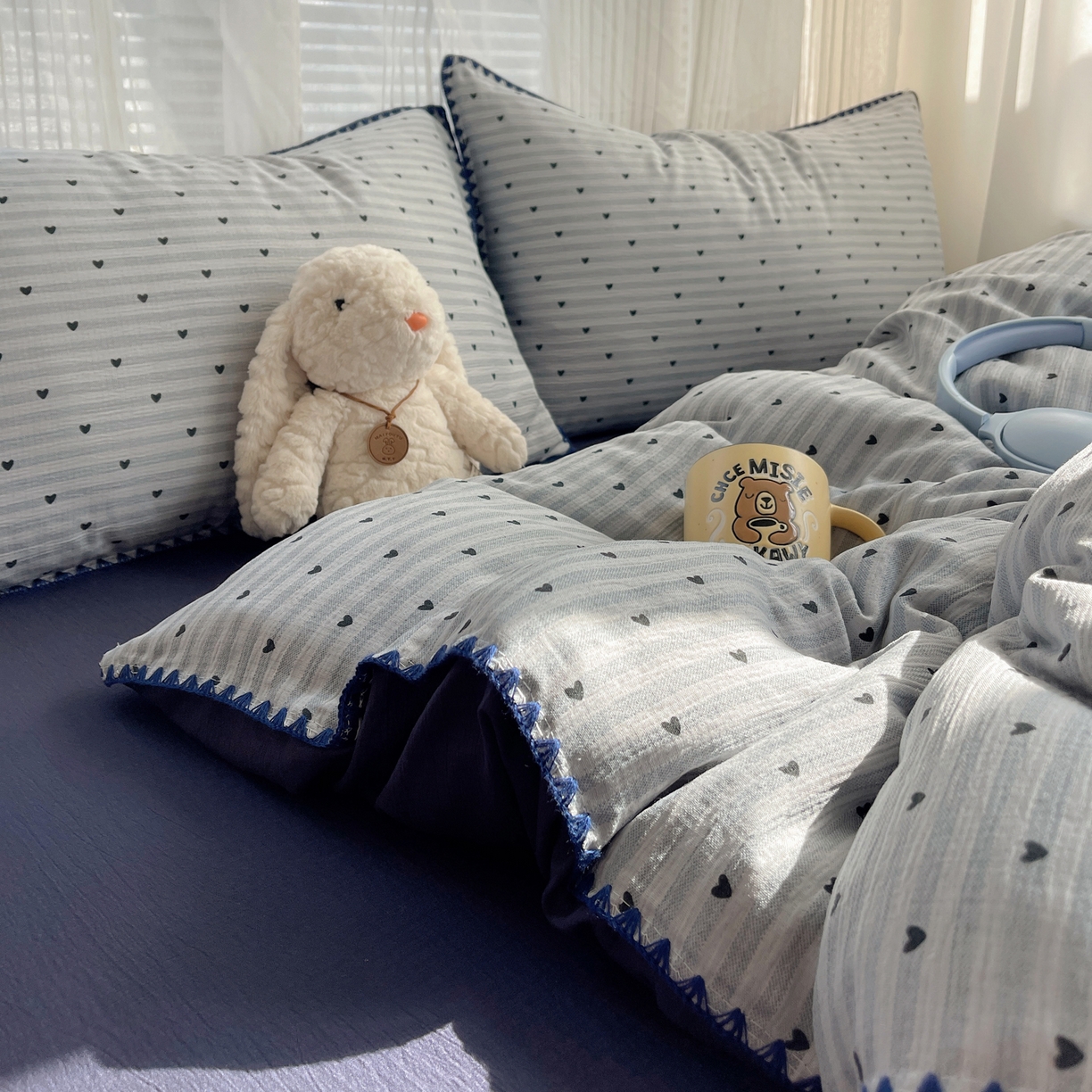 91家纺网 家纺一手货源 找家纺 顾里家纺 2026春夏新款ins韩风印花贝壳针双层纱四件套 蓝条爱心