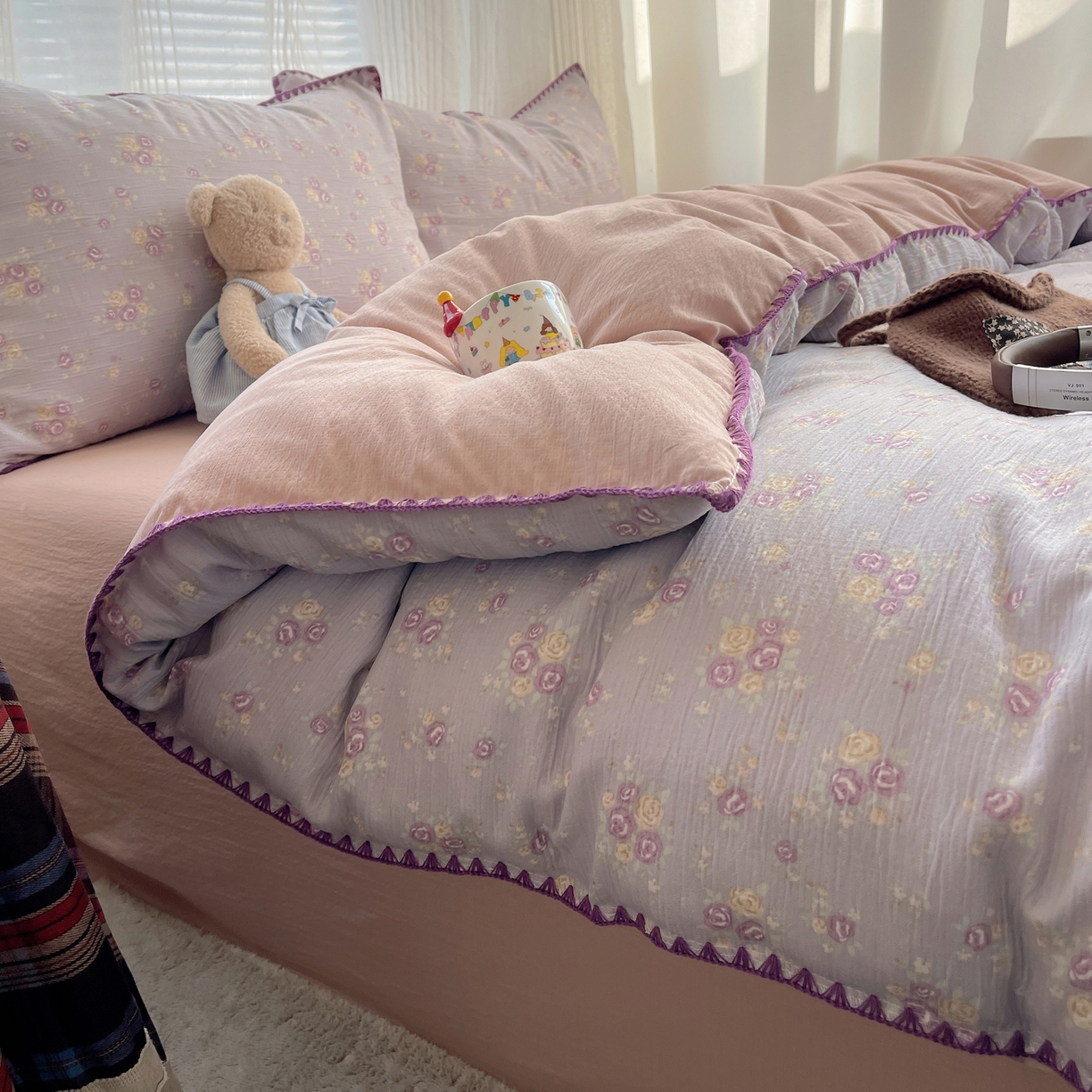 91家纺网 家纺一手货源 找家纺 顾里家纺 2026春夏新款ins韩风印花贝壳针双层纱四件套 浆果梦