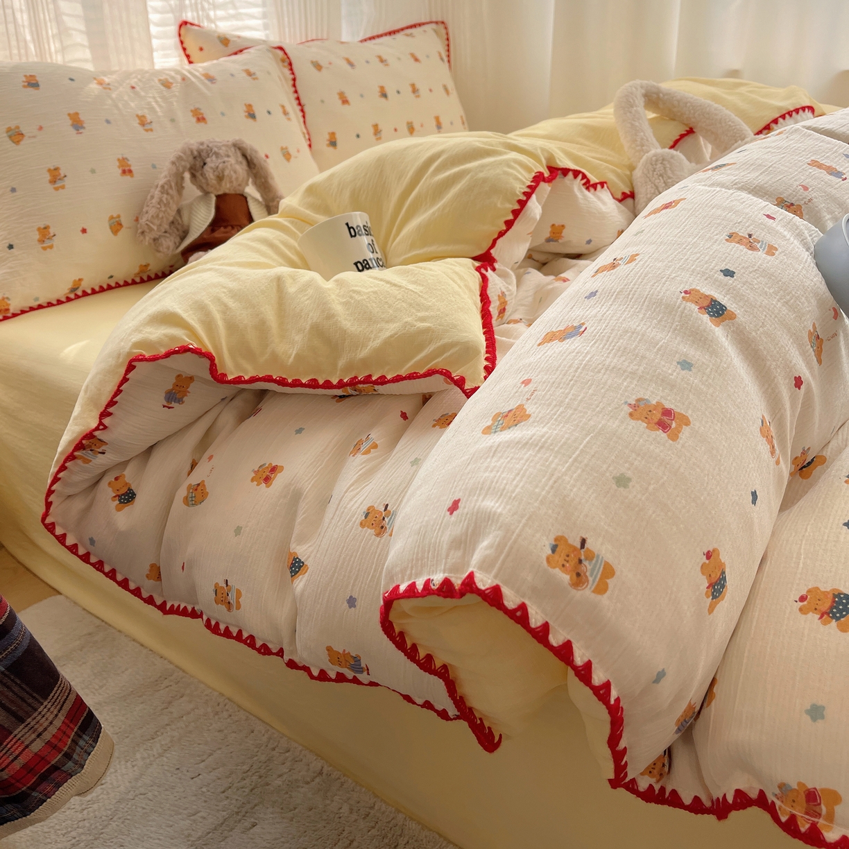 91家纺网 家纺一手货源 找家纺 顾里家纺 2026春夏新款ins韩风印花贝壳针双层纱四件套 曲奇小熊