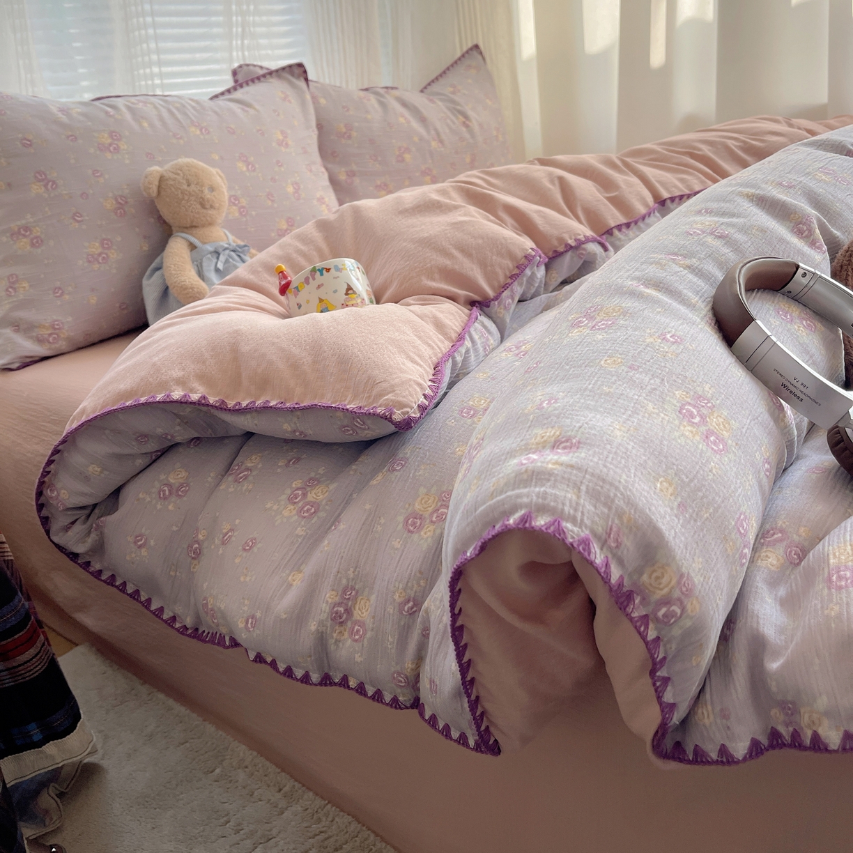 91家纺网 家纺一手货源 找家纺 顾里家纺 2026春夏新款ins韩风印花贝壳针双层纱四件套 浆果梦