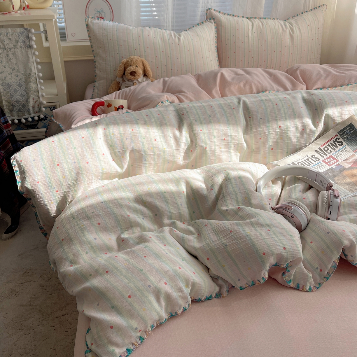 91家纺网 家纺一手货源 找家纺 顾里家纺 2026春夏新款ins韩风印花贝壳针双层纱四件套 彩色啵啵