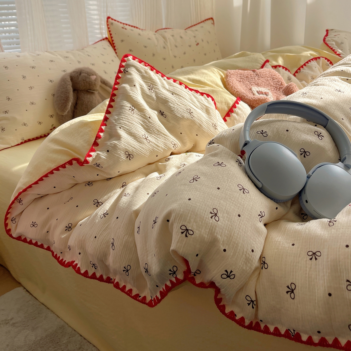 91家纺网 家纺一手货源 找家纺 顾里家纺 2026春夏新款ins韩风印花贝壳针双层纱四件套 樱桃蝴蝶结