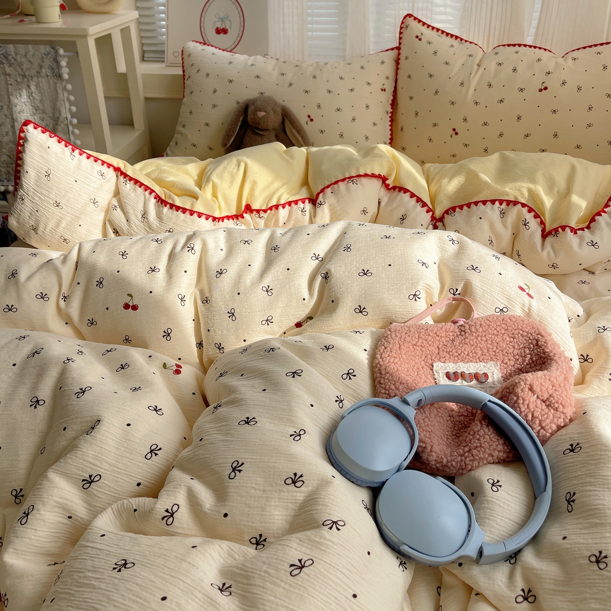 91家纺网 家纺一手货源 找家纺 顾里家纺 2026春夏新款ins韩风印花贝壳针双层纱四件套 樱桃蝴蝶结