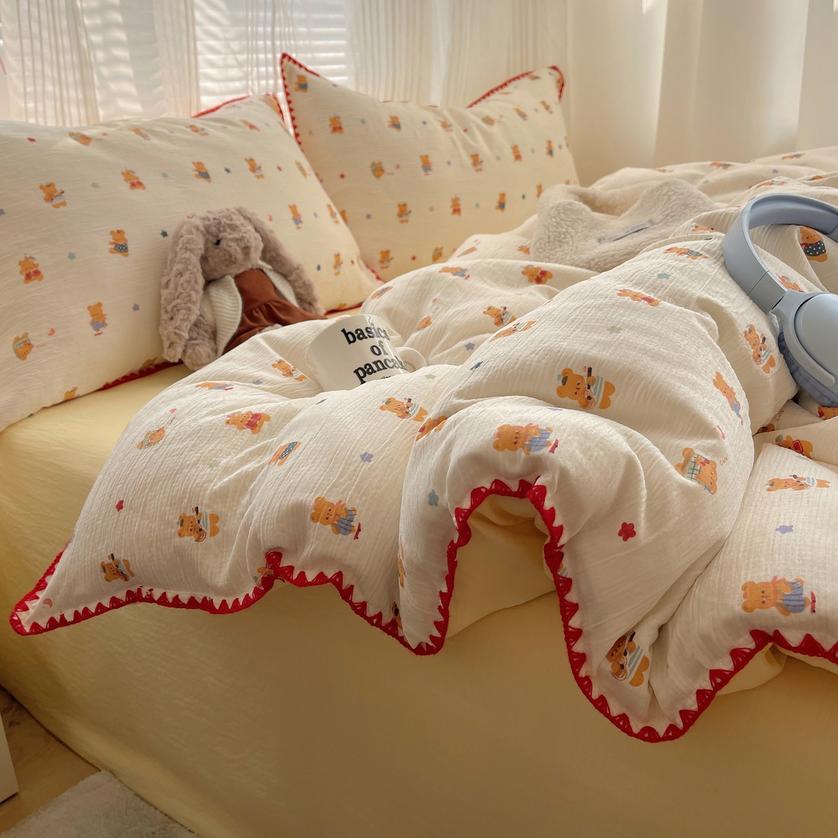 91家纺网 家纺一手货源 找家纺 顾里家纺 2026春夏新款ins韩风印花贝壳针双层纱四件套 曲奇小熊