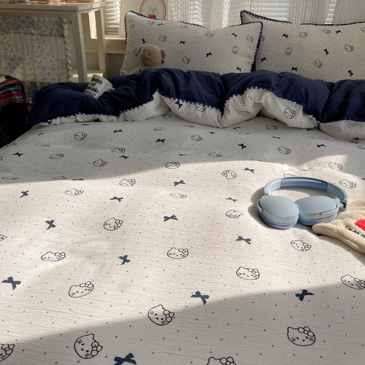 91家纺网 家纺一手货源 找家纺 顾里家纺 2026春夏新款ins韩风印花贝壳针双层纱四件套 啵啵猫咪