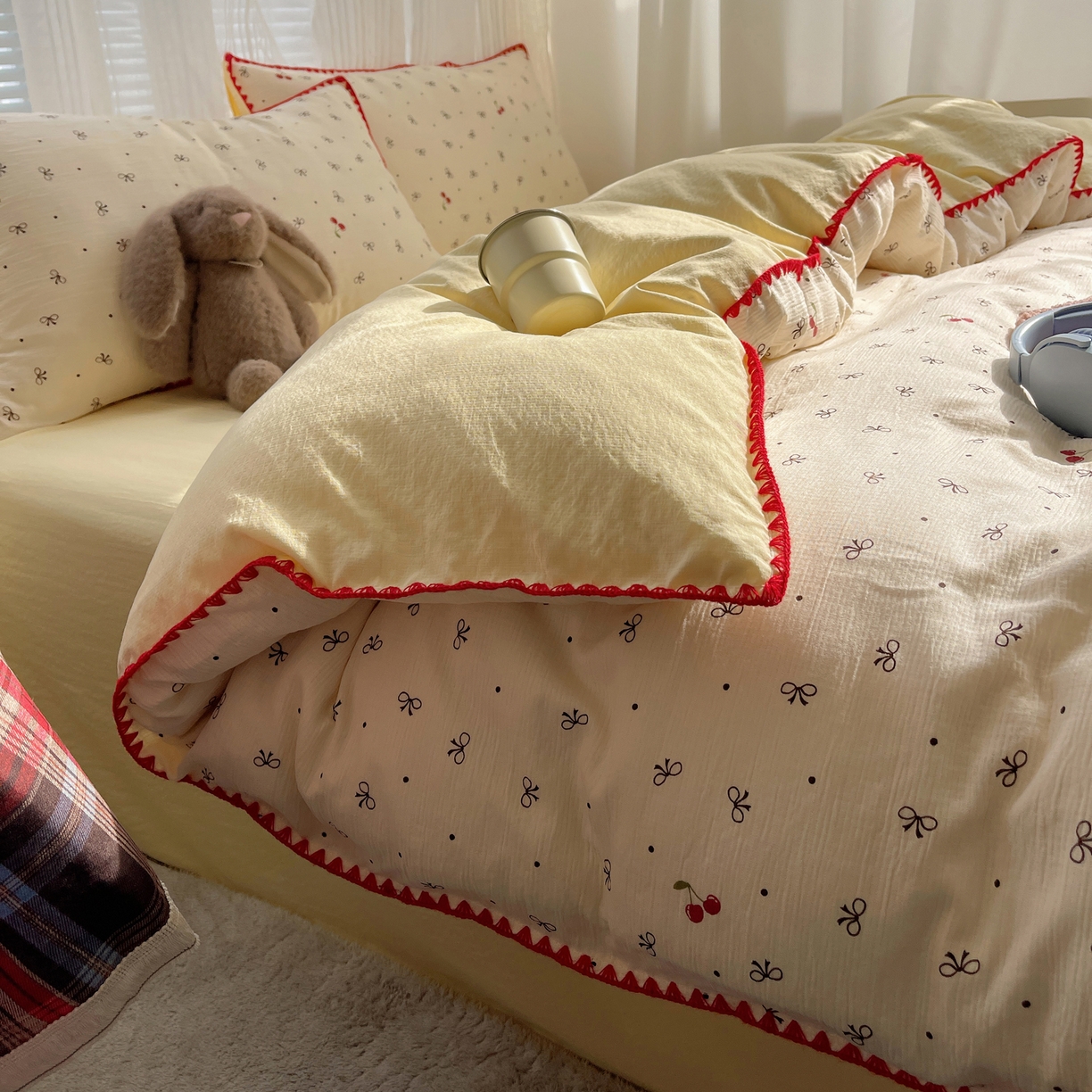 91家纺网 家纺一手货源 找家纺 顾里家纺 2026春夏新款ins韩风印花贝壳针双层纱四件套 樱桃蝴蝶结