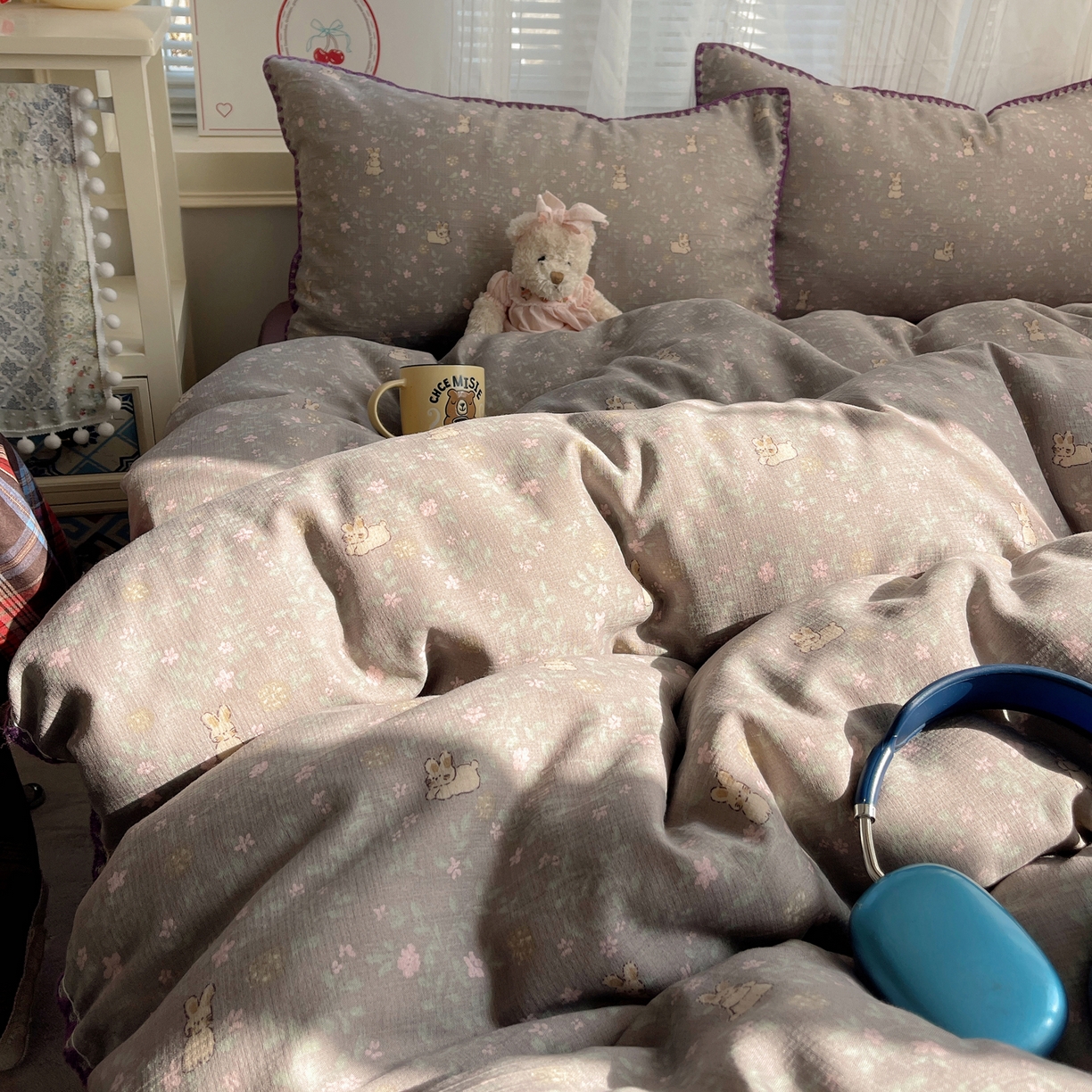 91家纺网 家纺一手货源 找家纺 顾里家纺 2026春夏新款ins韩风印花贝壳针双层纱四件套 栀夏小兔