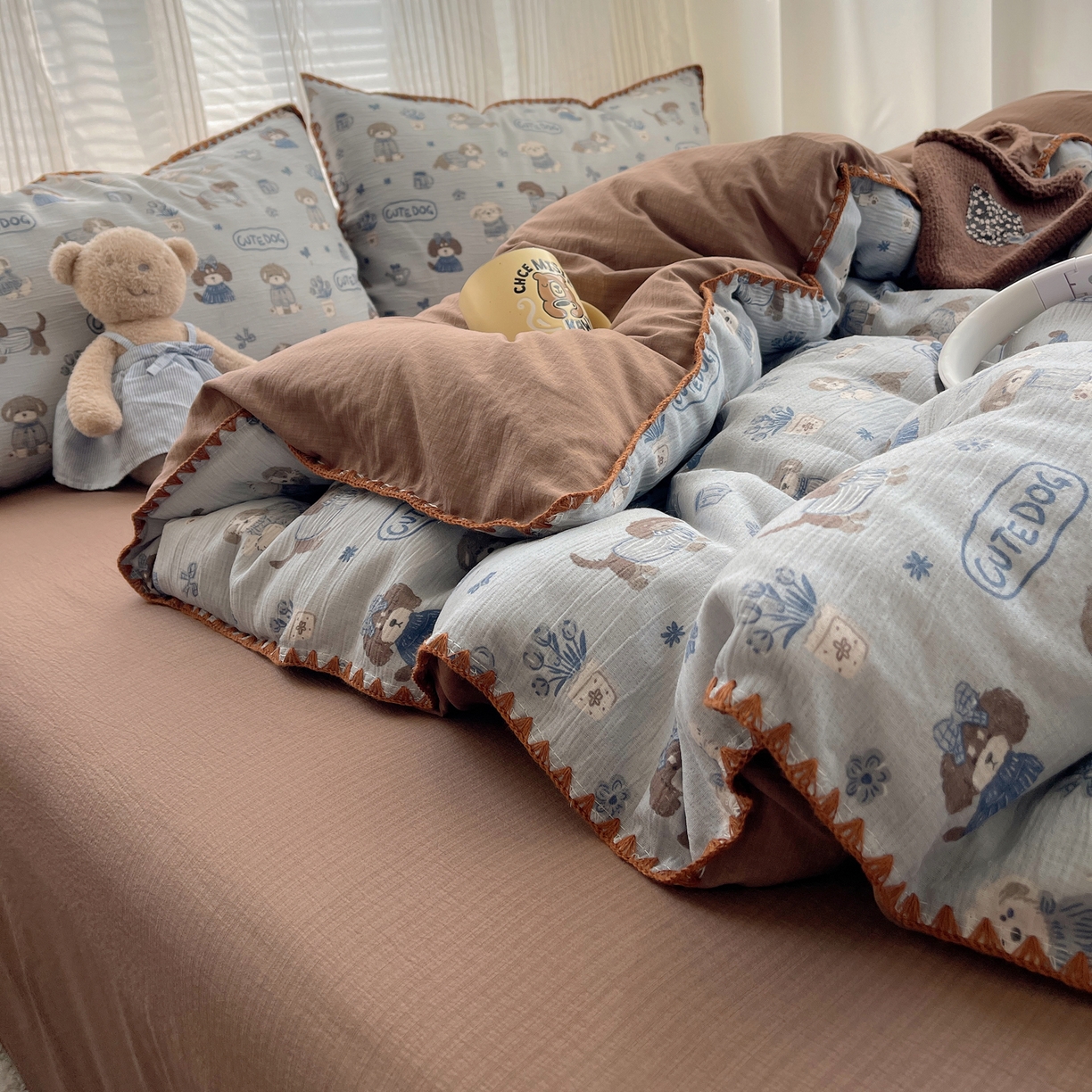 91家纺网 家纺一手货源 找家纺 顾里家纺 2026春夏新款ins韩风印花贝壳针双层纱四件套 雪瑞纳仔