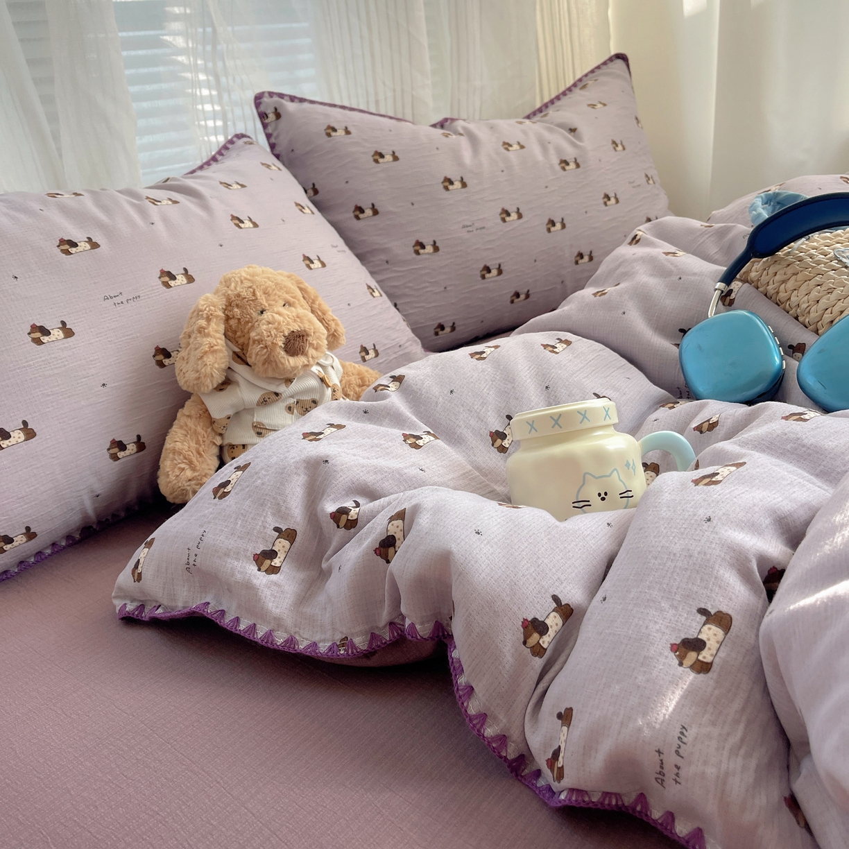 91家纺网 家纺一手货源 找家纺 顾里家纺 2026春夏新款ins韩风印花贝壳针双层纱四件套 芋泥腊肠狗