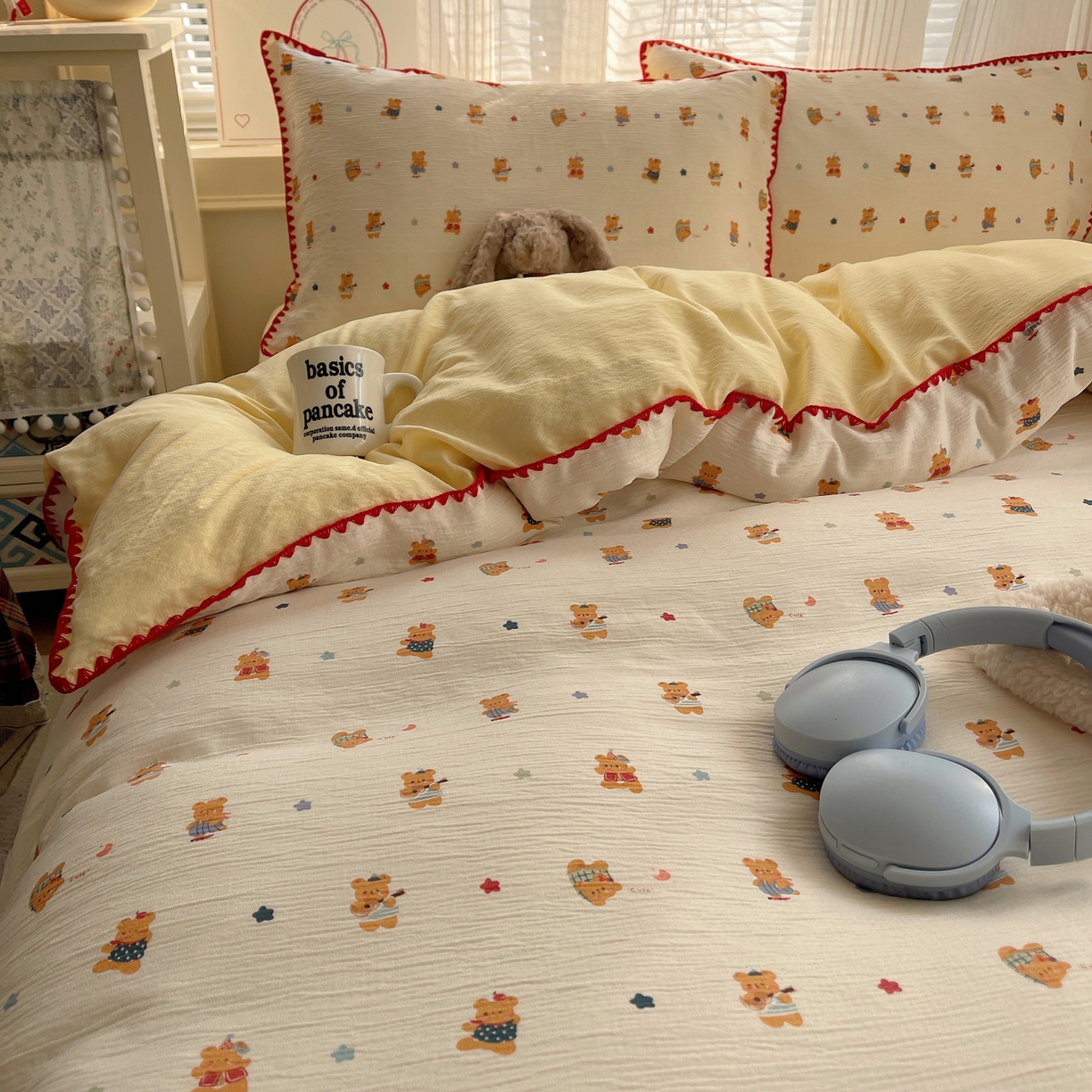 91家纺网 家纺一手货源 找家纺 顾里家纺 2026春夏新款ins韩风印花贝壳针双层纱四件套 曲奇小熊