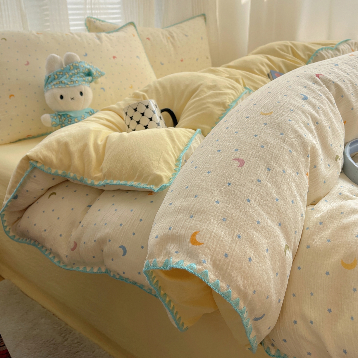 91家纺网 家纺一手货源 找家纺 顾里家纺 2026春夏新款ins韩风印花贝壳针双层纱四件套 星月童话