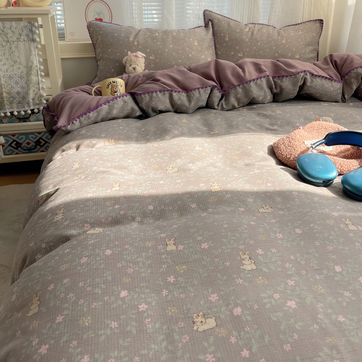 91家纺网 家纺一手货源 找家纺 顾里家纺 2026春夏新款ins韩风印花贝壳针双层纱四件套 栀夏小兔