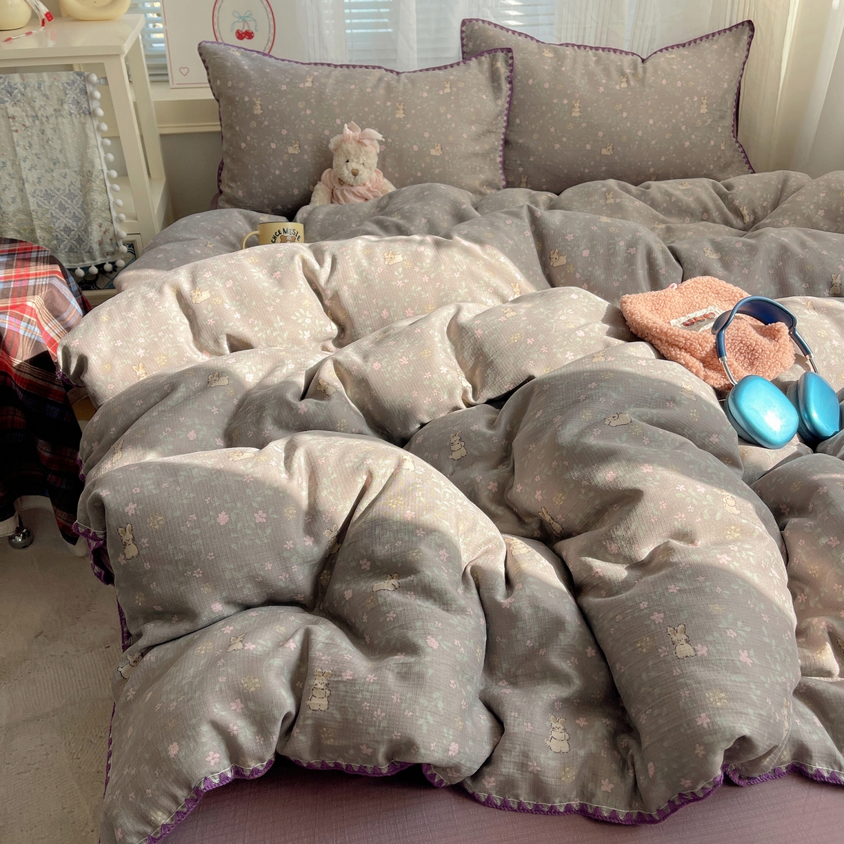 91家纺网 家纺一手货源 找家纺 顾里家纺 2026春夏新款ins韩风印花贝壳针双层纱四件套 栀夏小兔