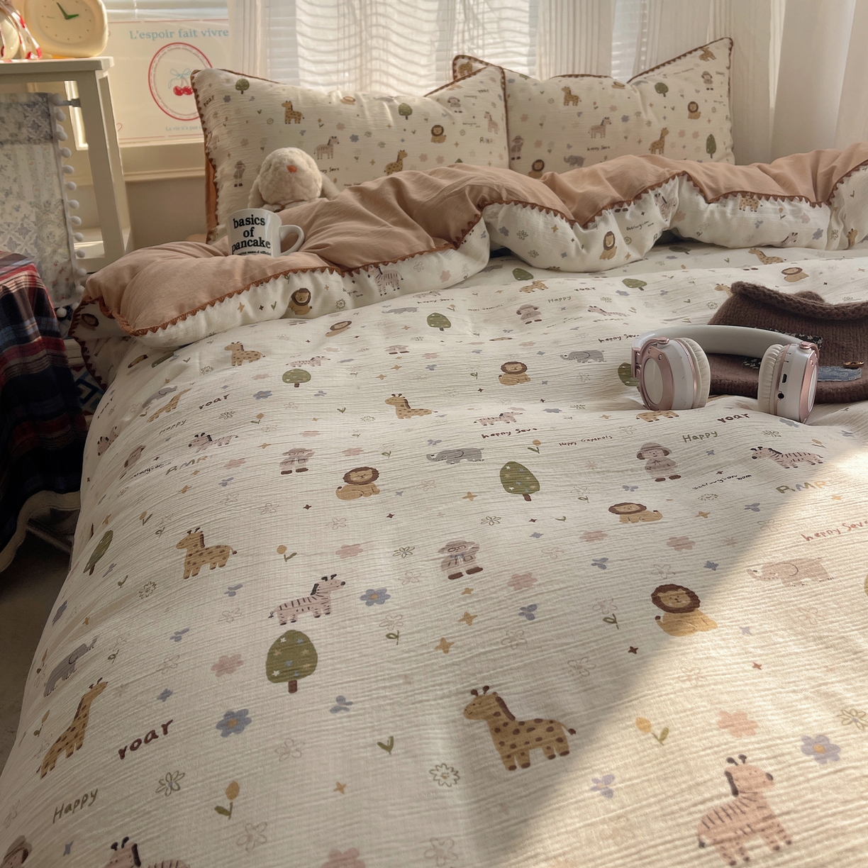 91家纺网 家纺一手货源 找家纺 顾里家纺 2026春夏新款ins韩风印花贝壳针双层纱四件套 治愈动物