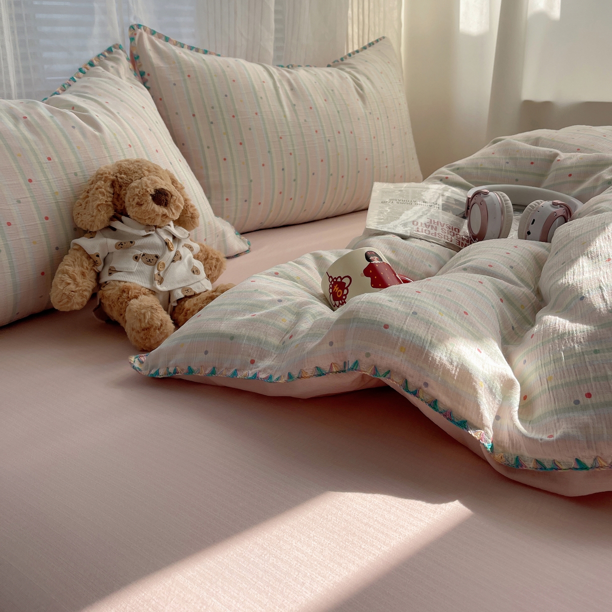 91家纺网 家纺一手货源 找家纺 顾里家纺 2026春夏新款ins韩风印花贝壳针双层纱四件套 彩色啵啵