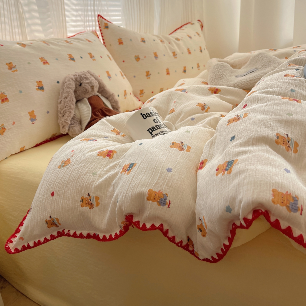 91家纺网 家纺一手货源 找家纺 顾里家纺 2026春夏新款ins韩风印花贝壳针双层纱四件套 曲奇小熊