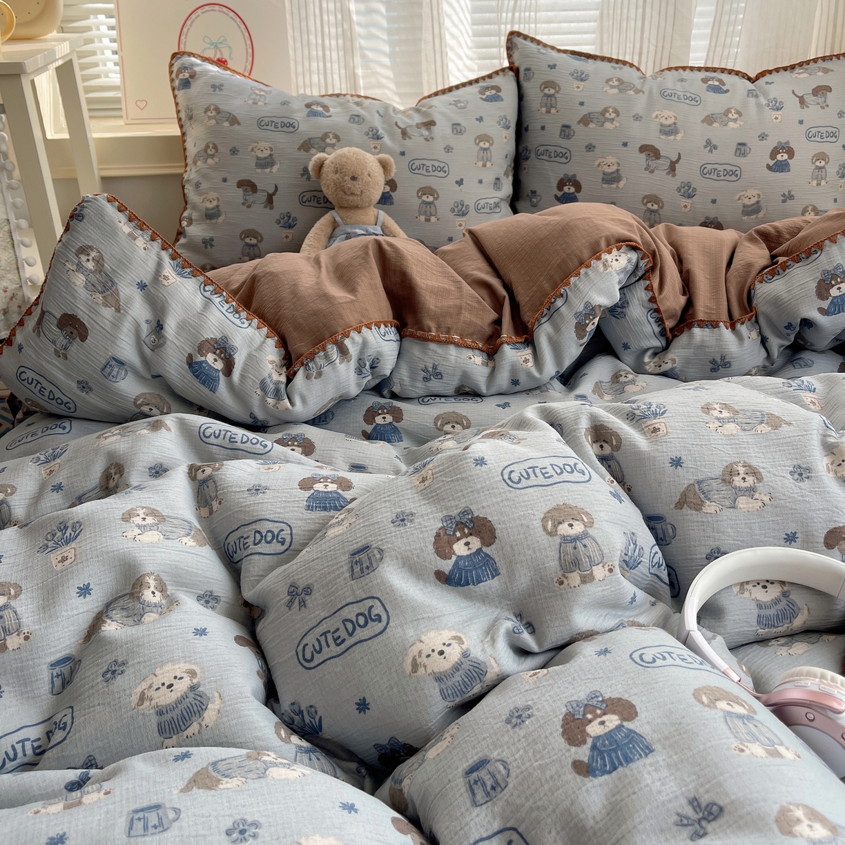 91家纺网 家纺一手货源 找家纺 顾里家纺 2026春夏新款ins韩风印花贝壳针双层纱四件套 雪瑞纳仔